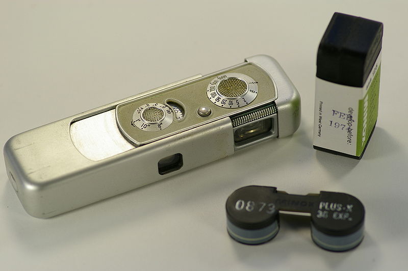 Minox_IIIs_with_film